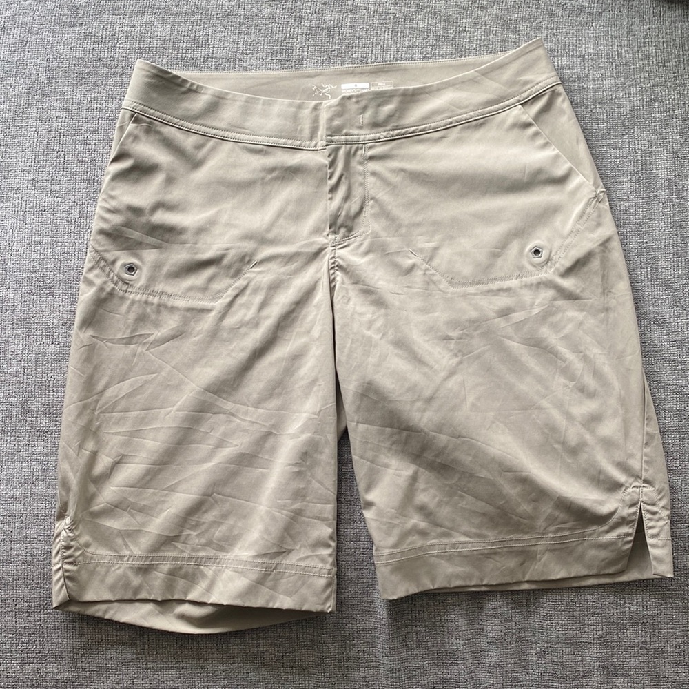 Arc'teryx Women's Stretch Linerless Beige Hiking Shorts Size 8 Reg Waist 29”